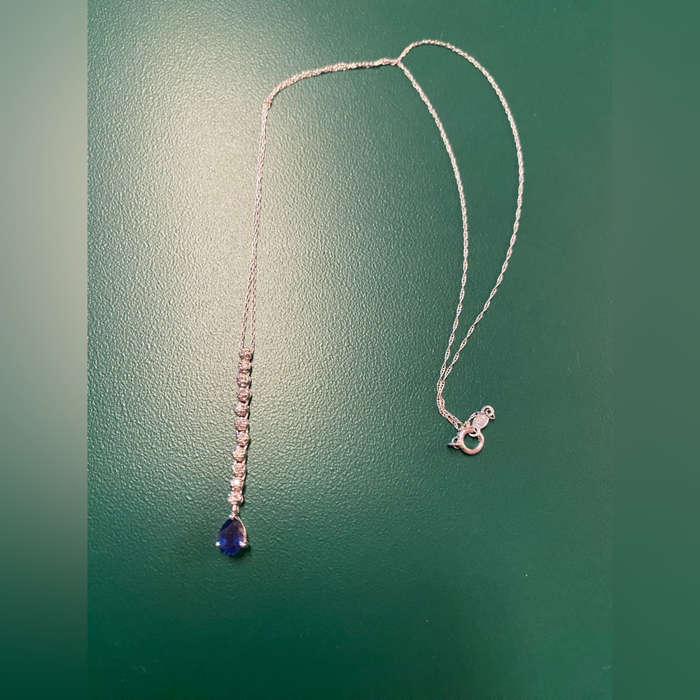 White gold Blue sapphire and diamond Necklace